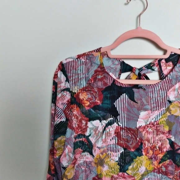 Halogen Multicolored Floral Print Bell Sleeve Tie Back Tunic Top Size Small - Picture 5 of 10